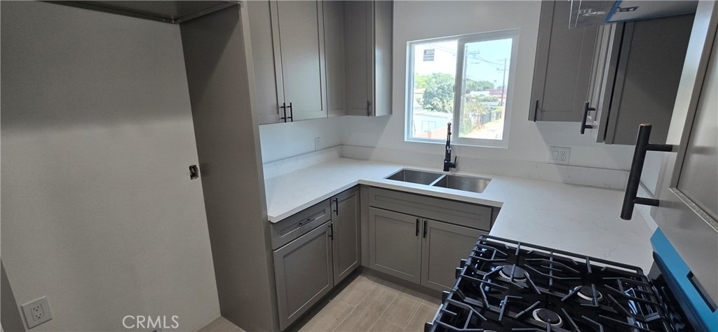 833 E 92nd - Photo 2