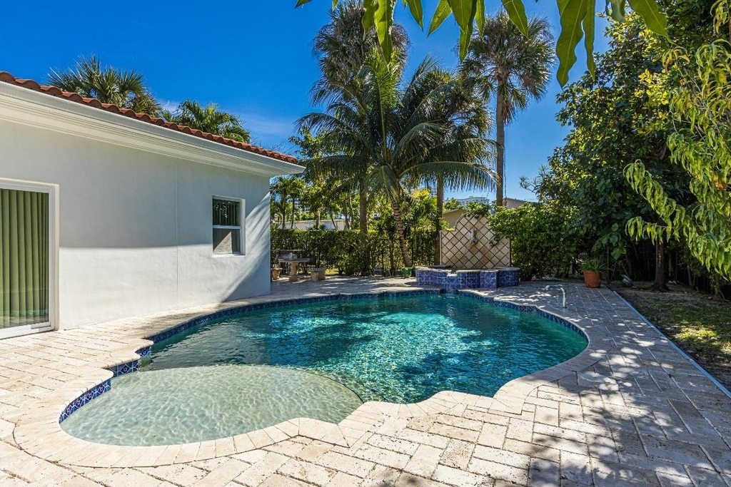 860 E Park Drive - Photo 11