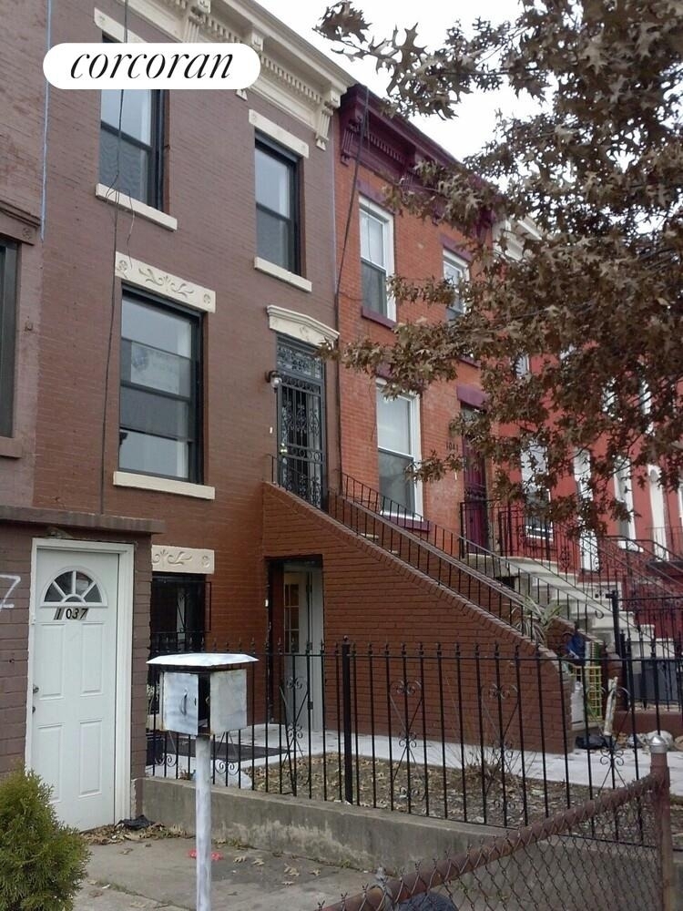 1039 Herkimer Street - Photo 11