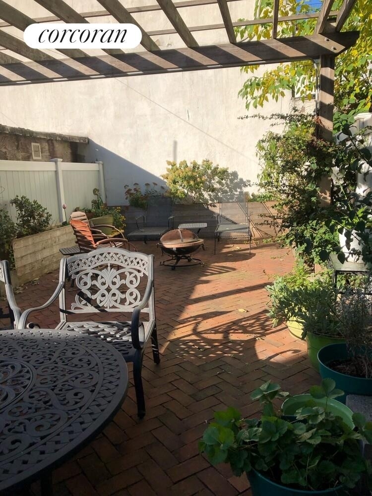 1039 Herkimer Street - Photo 10