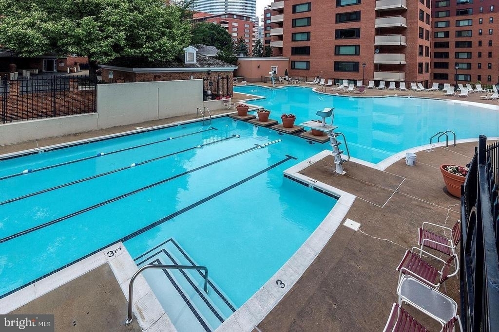 1011 Arlington Boulevard - Photo 3
