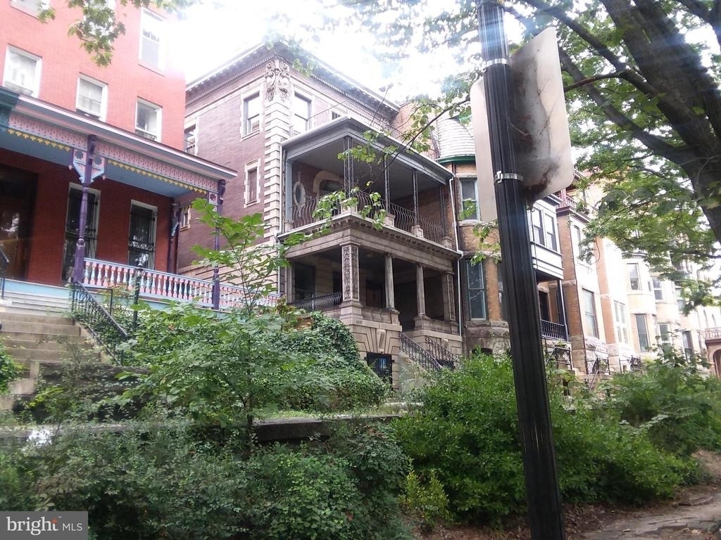 2012 Mount Royal - Photo 3