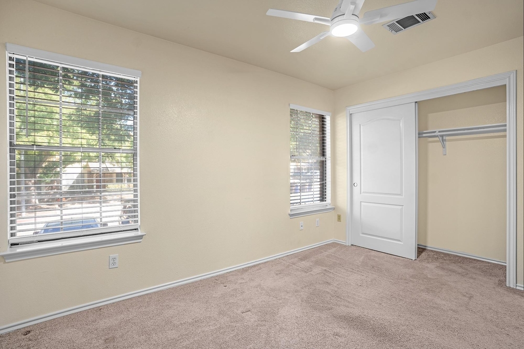 11901 Swearingen Dr - Photo 17