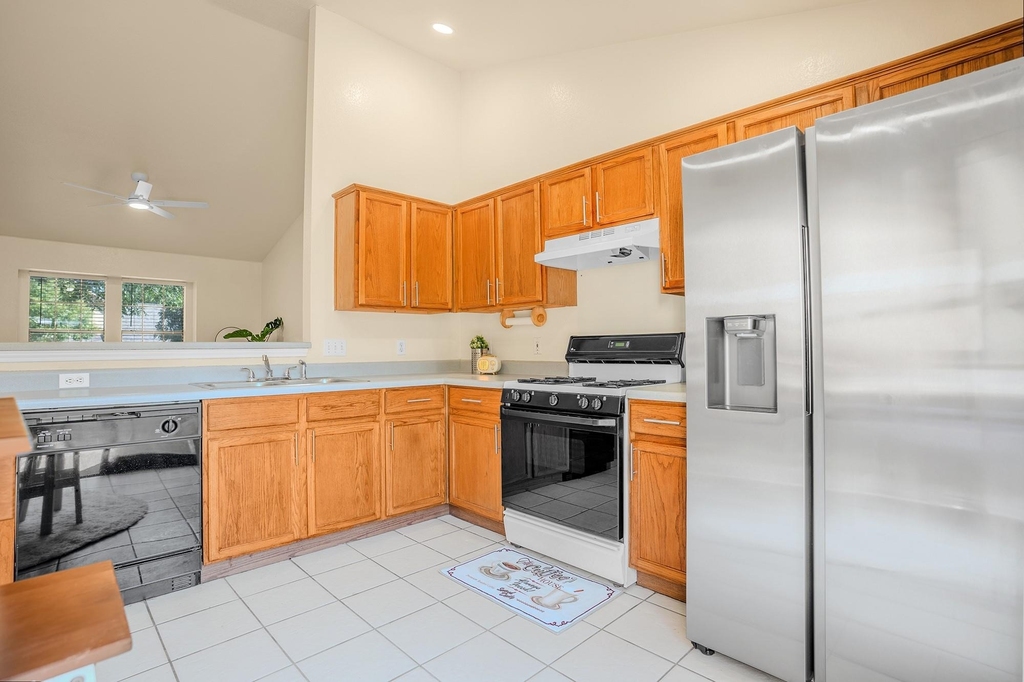 11901 Swearingen Dr - Photo 4