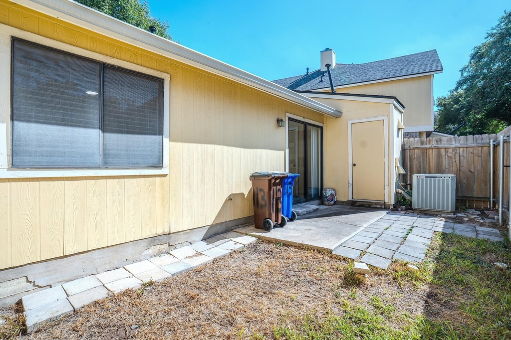 11901 Swearingen Dr - Photo 16