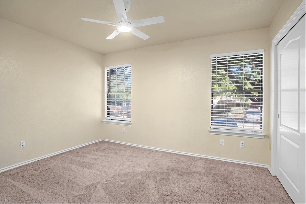 11901 Swearingen Dr - Photo 7
