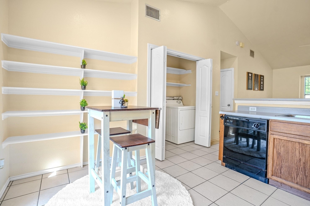 11901 Swearingen Dr - Photo 10