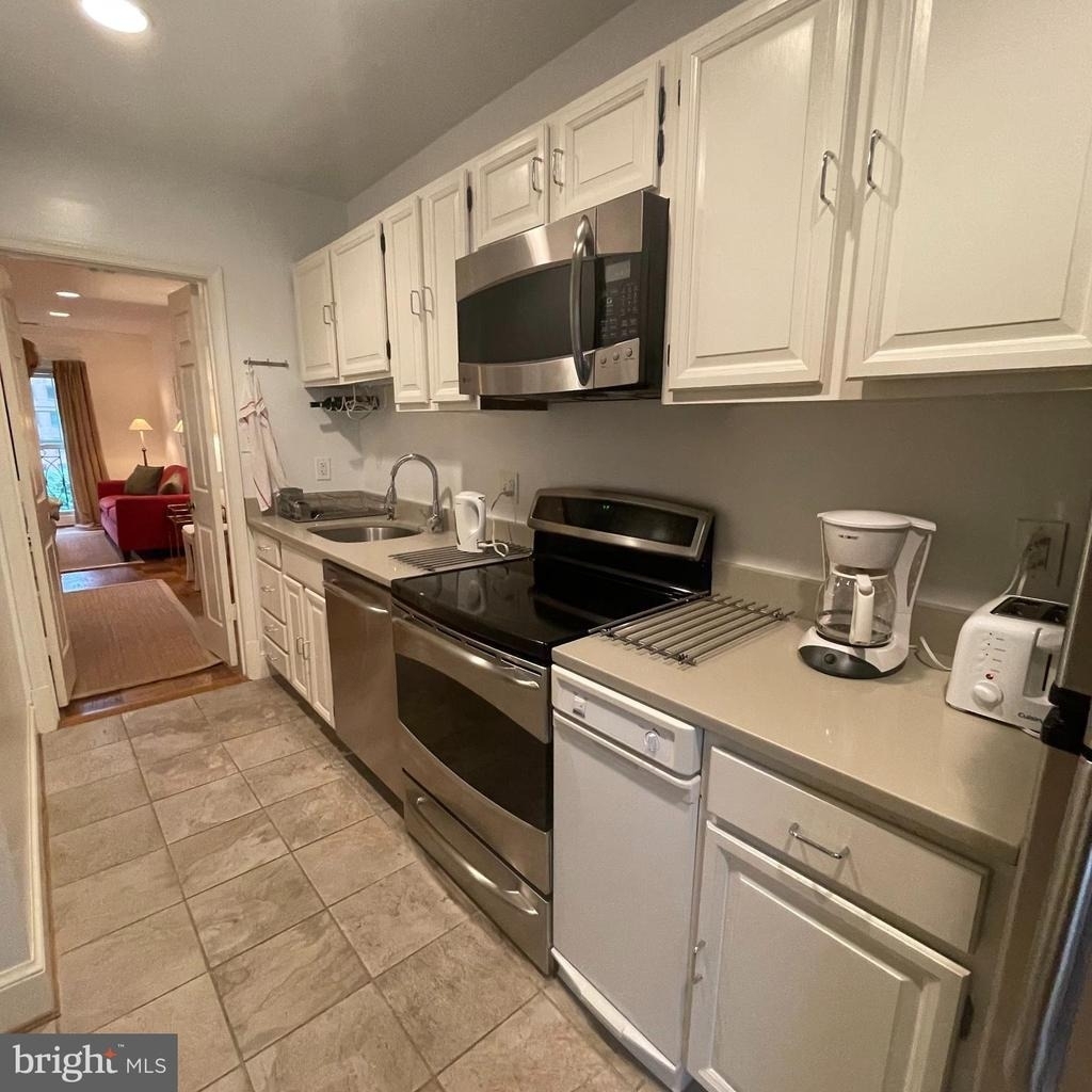 3221 Sutton Place Nw - Photo 8