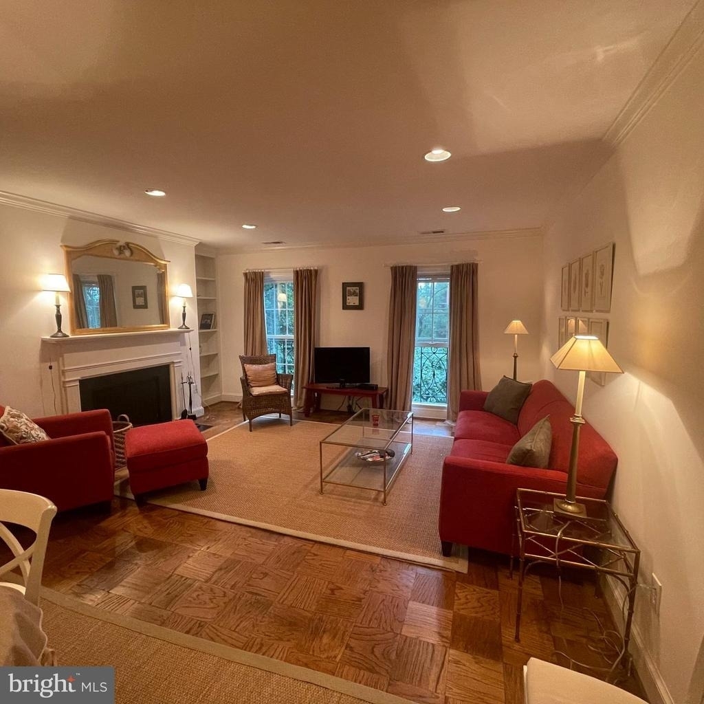 3221 Sutton Place Nw - Photo 1