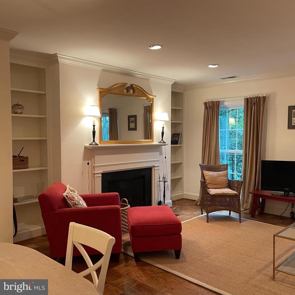 3221 Sutton Place Nw - Photo 2