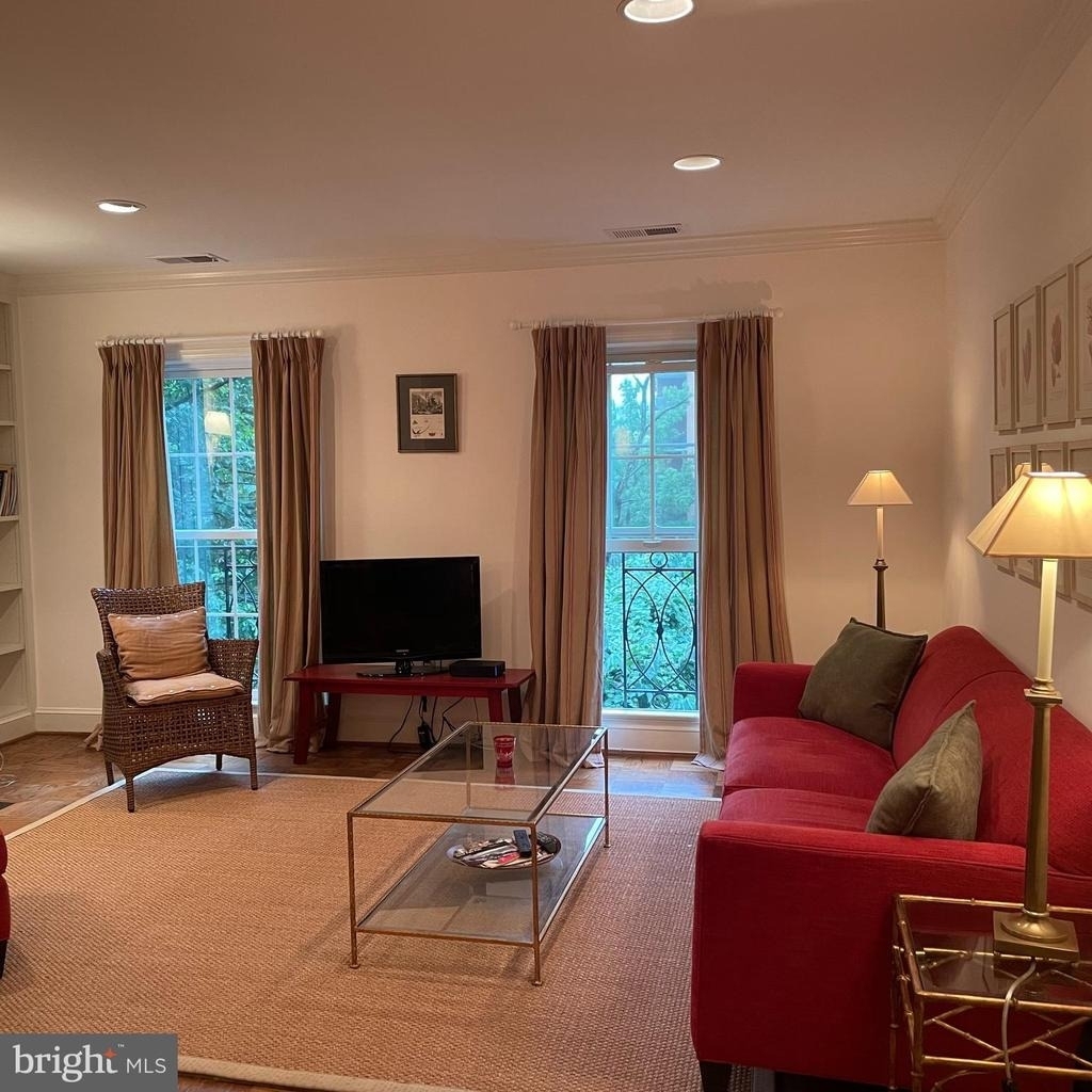 3221 Sutton Place Nw - Photo 3