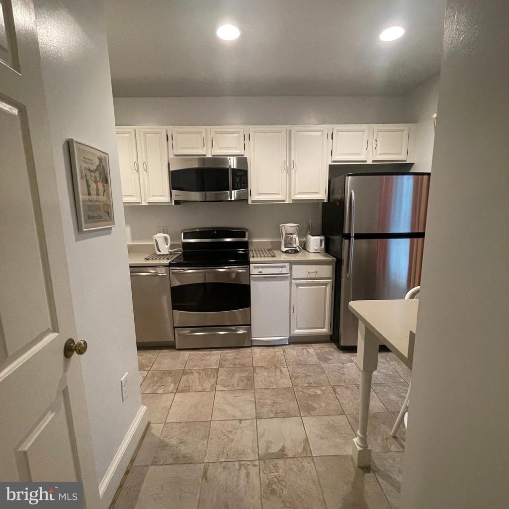 3221 Sutton Place Nw - Photo 7
