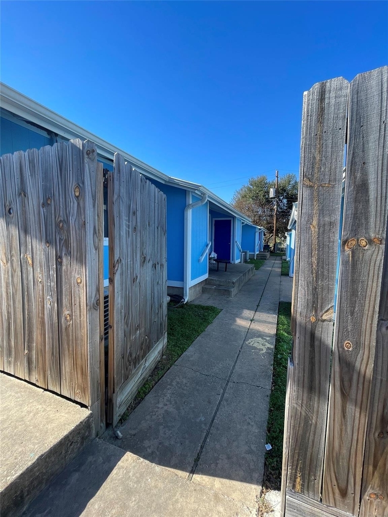 8208 Sam Rayburn Dr - Photo 2