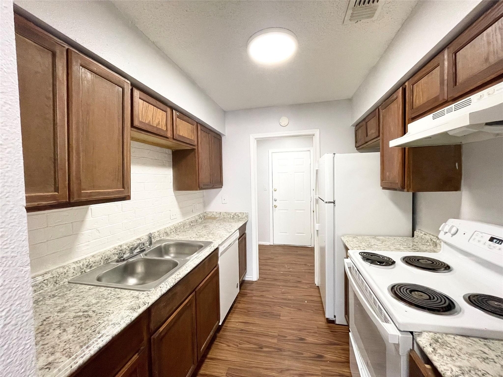 8208 Sam Rayburn Dr - Photo 15