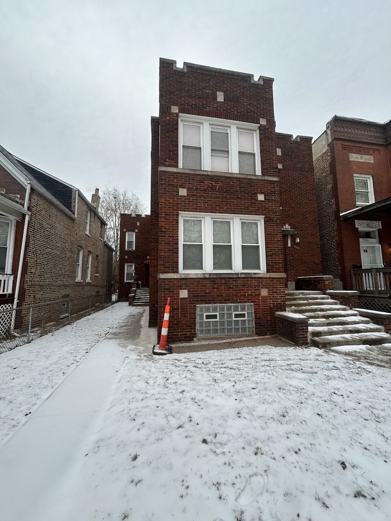 7111 S Emerald Avenue - Photo 0