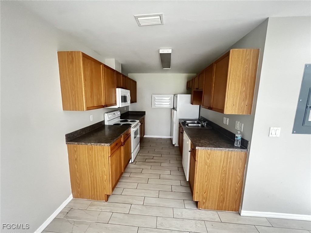 1019 Se 11th Street - Photo 3