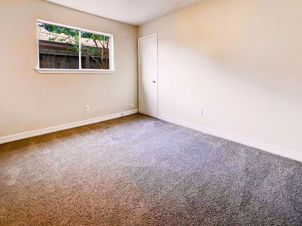 7422 Breccia Drive - Photo 10