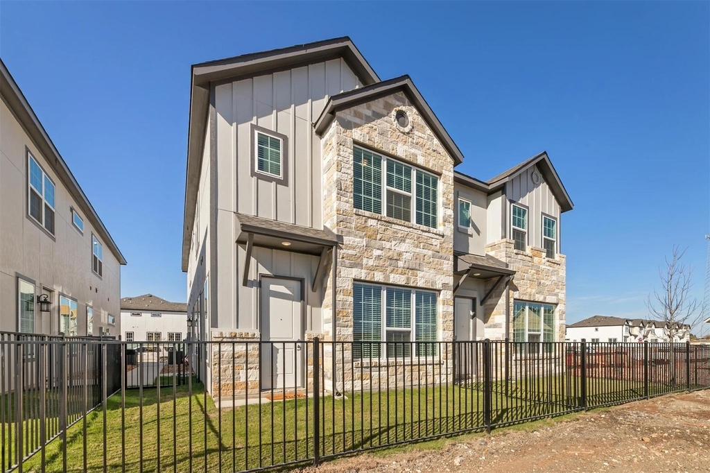 903 Beebrush Lane - Photo 0