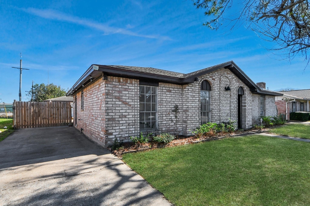 8011 La Roche Lane - Photo 6
