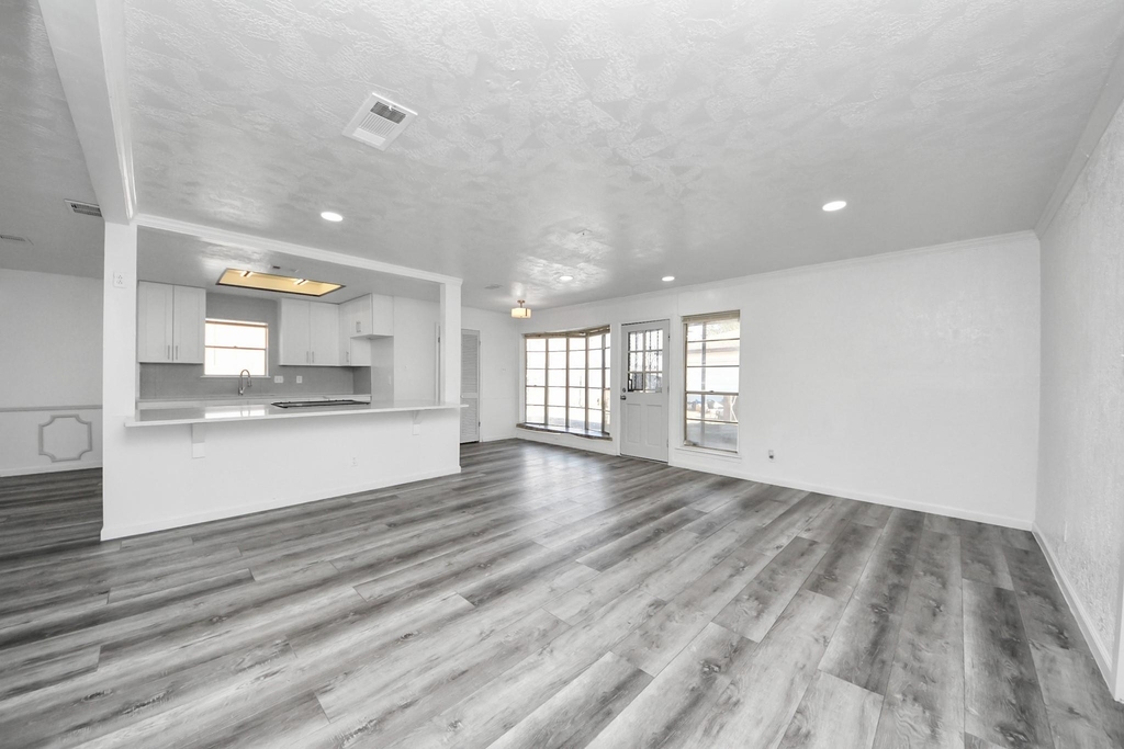 8011 La Roche Lane - Photo 14