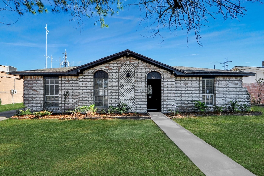 8011 La Roche Lane - Photo 3