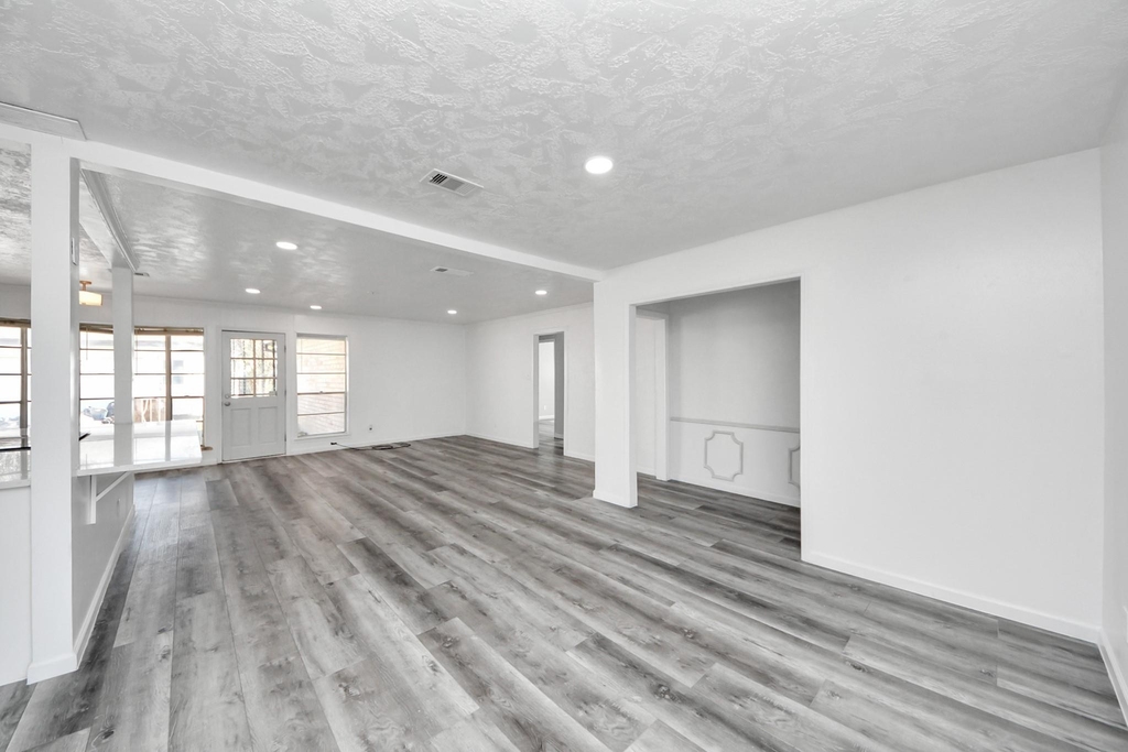 8011 La Roche Lane - Photo 10