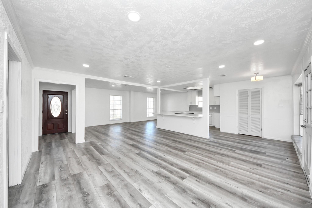 8011 La Roche Lane - Photo 12