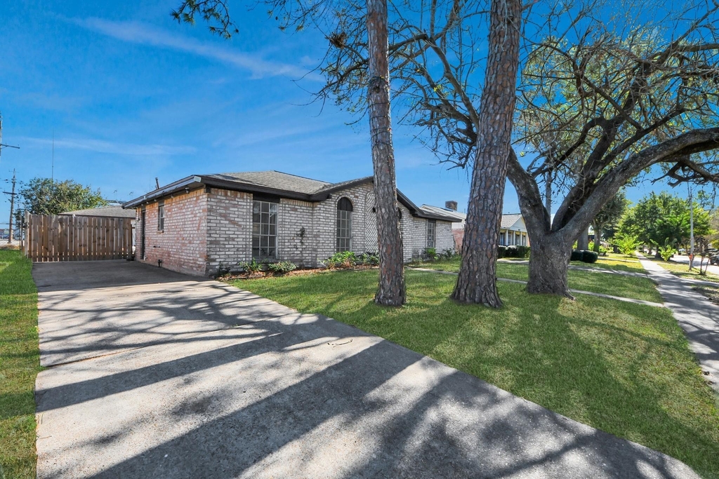8011 La Roche Lane - Photo 5