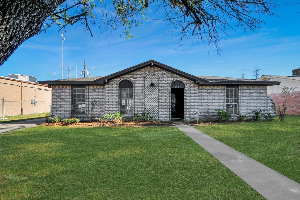 8011 La Roche Lane - Photo 2