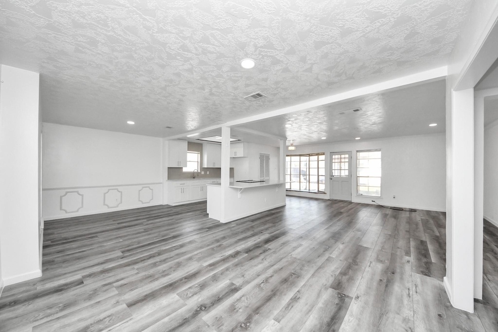 8011 La Roche Lane - Photo 9