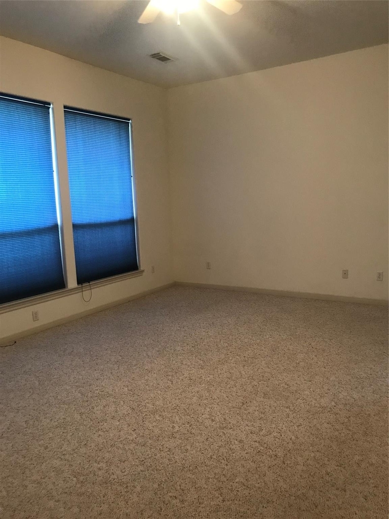 2429 Chantilly Lane - Photo 22