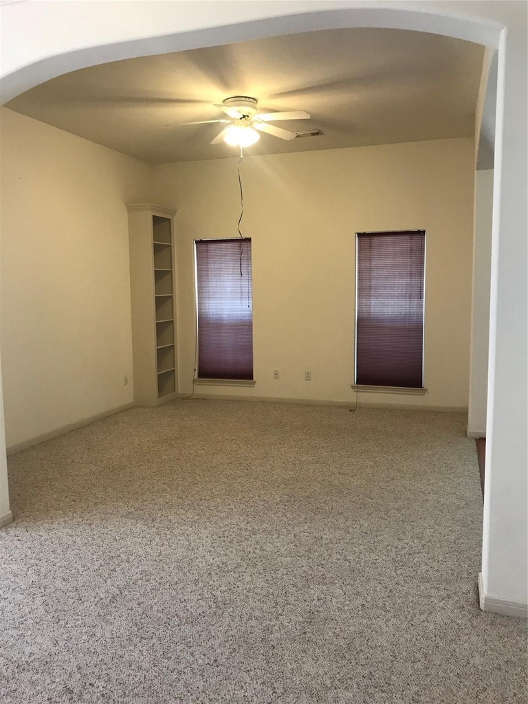2429 Chantilly Lane - Photo 12