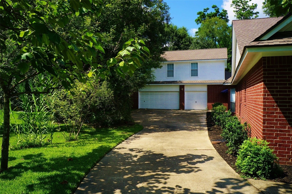 2429 Chantilly Lane - Photo 3