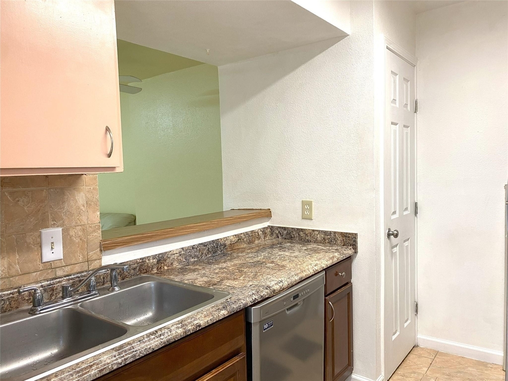 7831 Fuqua Street - Photo 9