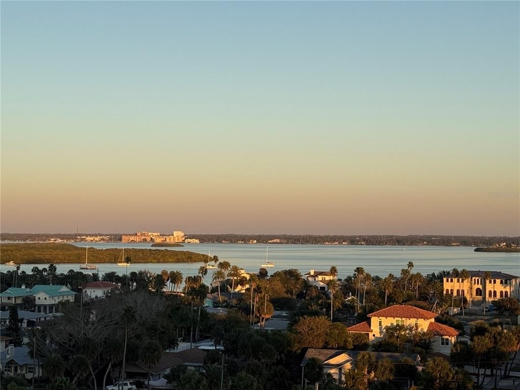 880 Mandalay Avenue - Photo 0