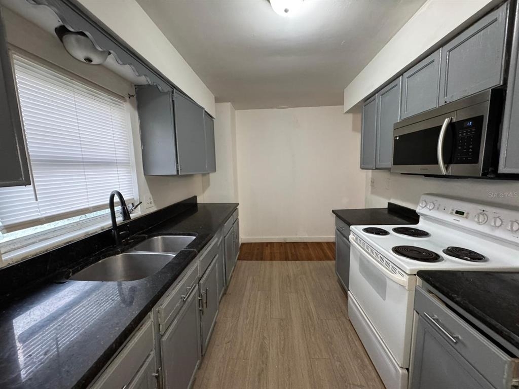 416 Sun Court - Photo 4