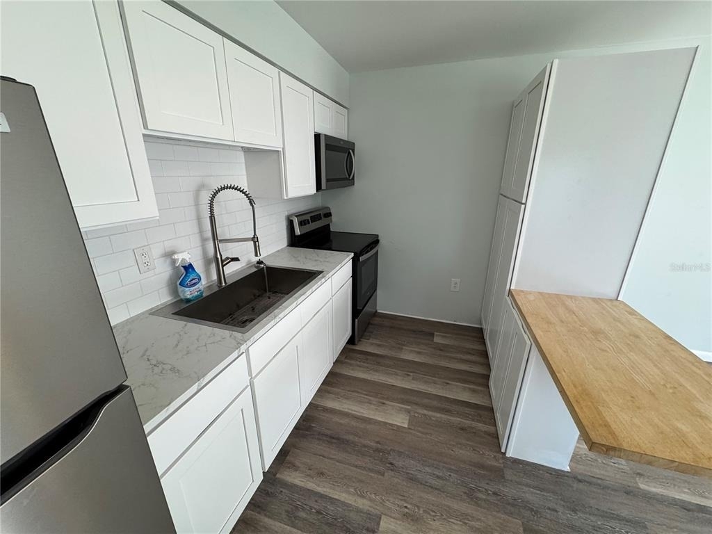 215 Park Boulevard S - Photo 2