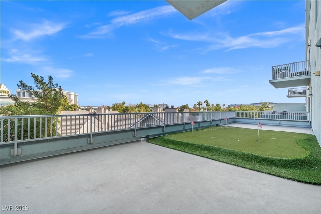 360 E Desert Inn Road - Photo 44