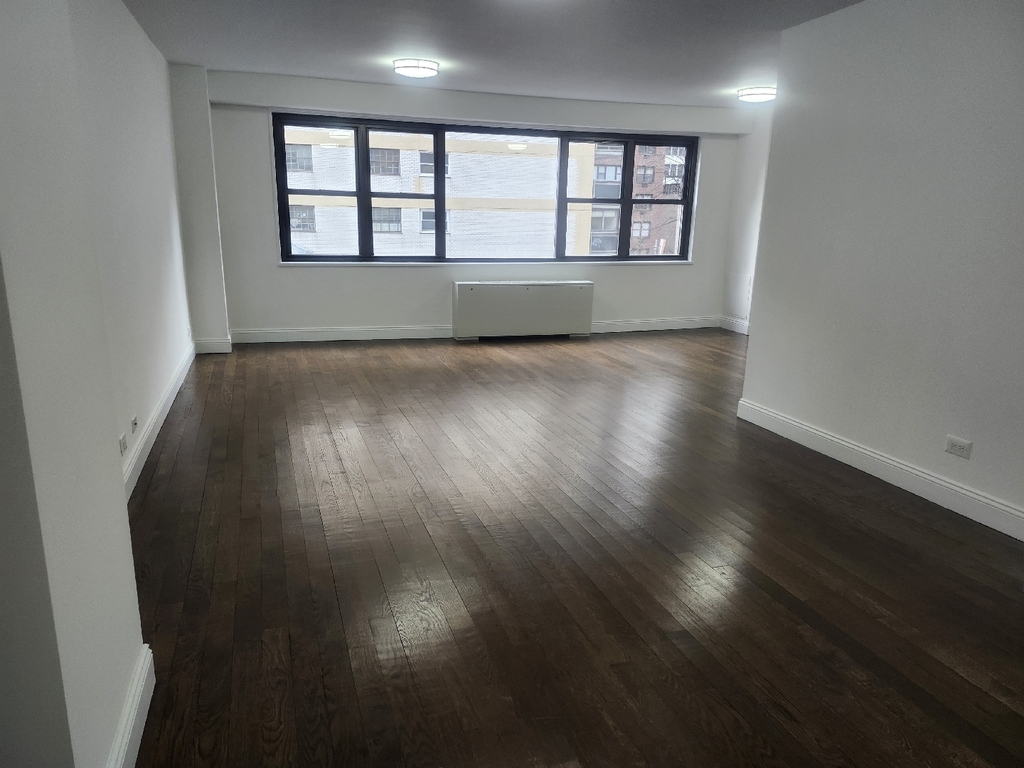 East 16th Street - Photo 0