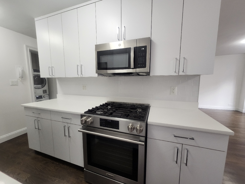 East 16th Street - Photo 3
