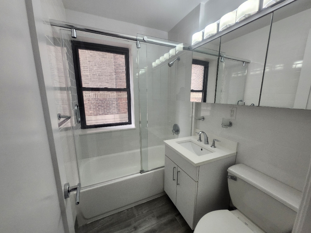 East 16th Street - Photo 17