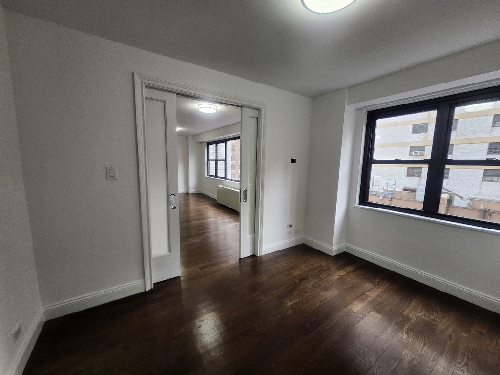 East 16th Street - Photo 13