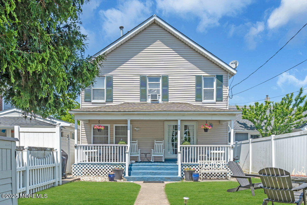 608 Lareine Avenue - Photo 0