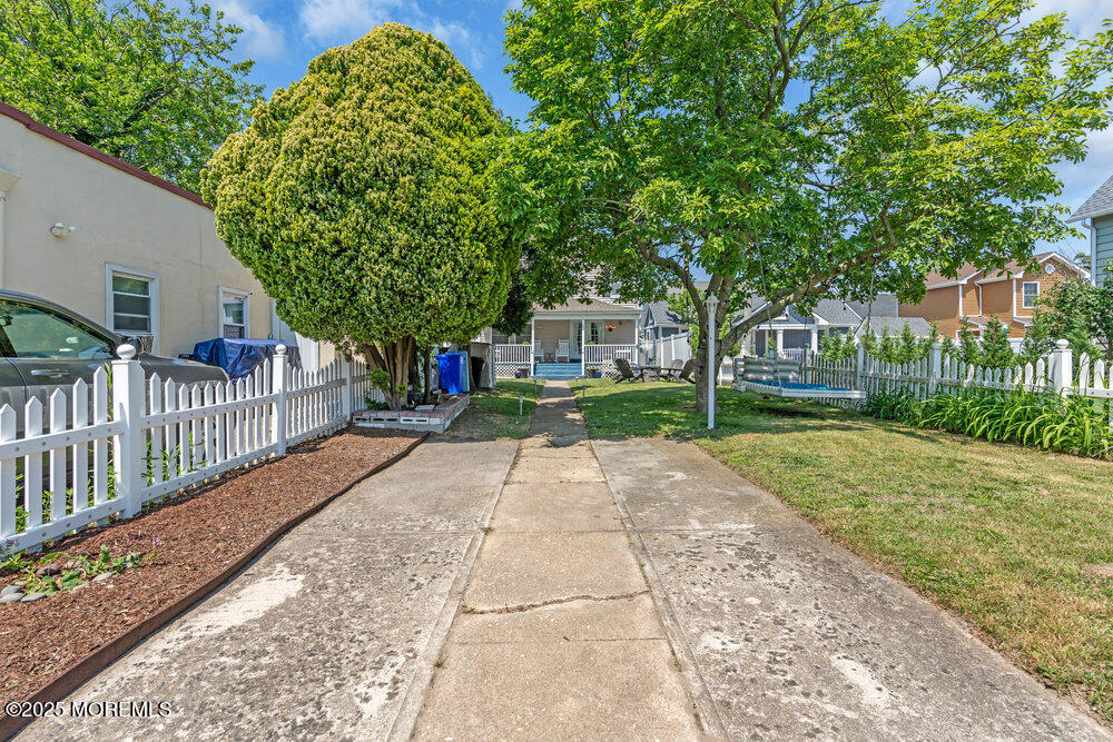 608 Lareine Avenue - Photo 2