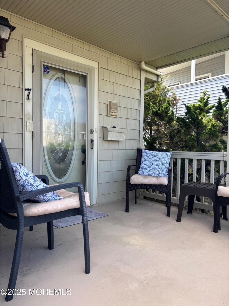 7 Lincoln Avenue - Photo 1