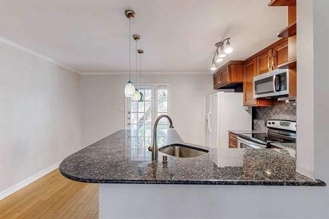 5220 Fleetwood Oaks Avenue - Photo 11