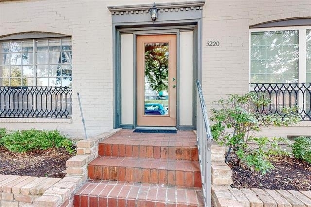 5220 Fleetwood Oaks Avenue - Photo 1