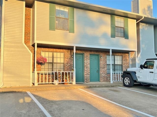 929 W Hickory Street - Photo 0