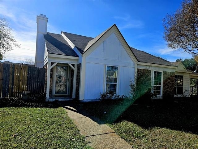 817 Colchester Drive - Photo 0