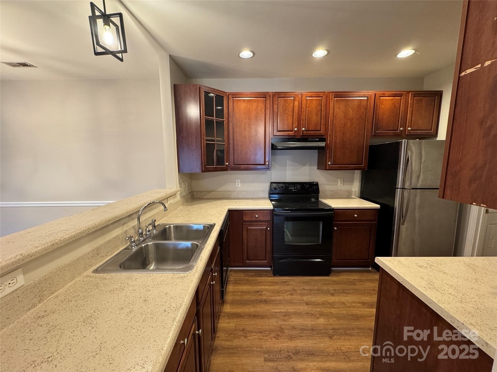 11865 Ridgeway Park Drive - Photo 10
